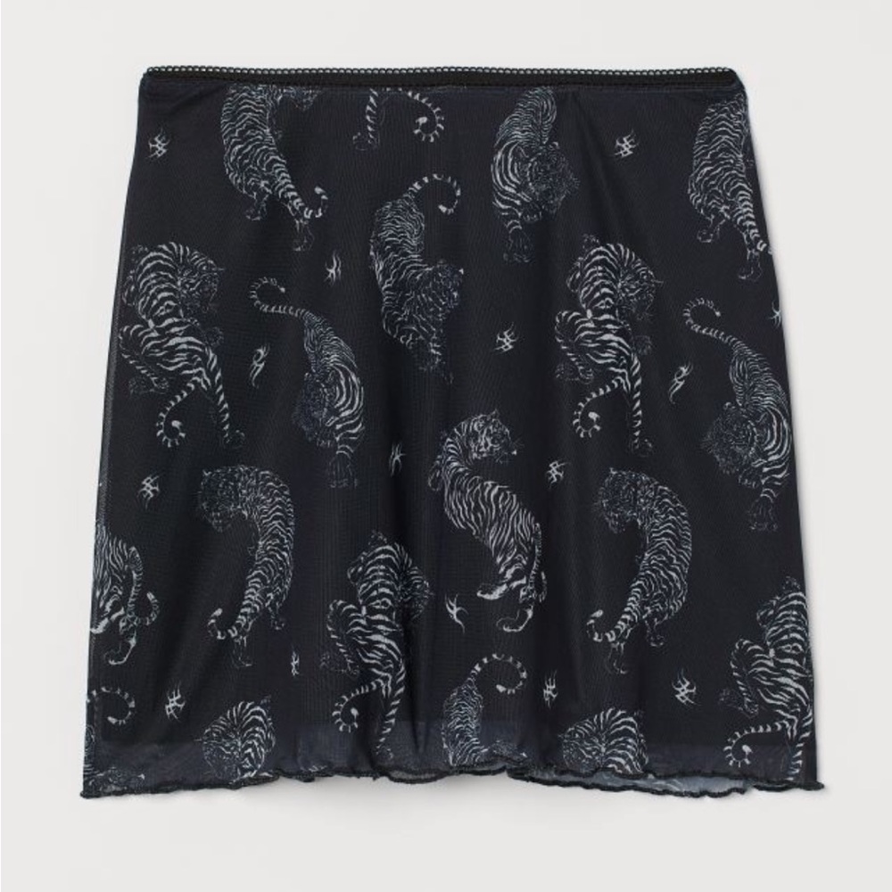 H&M short tiger skirt